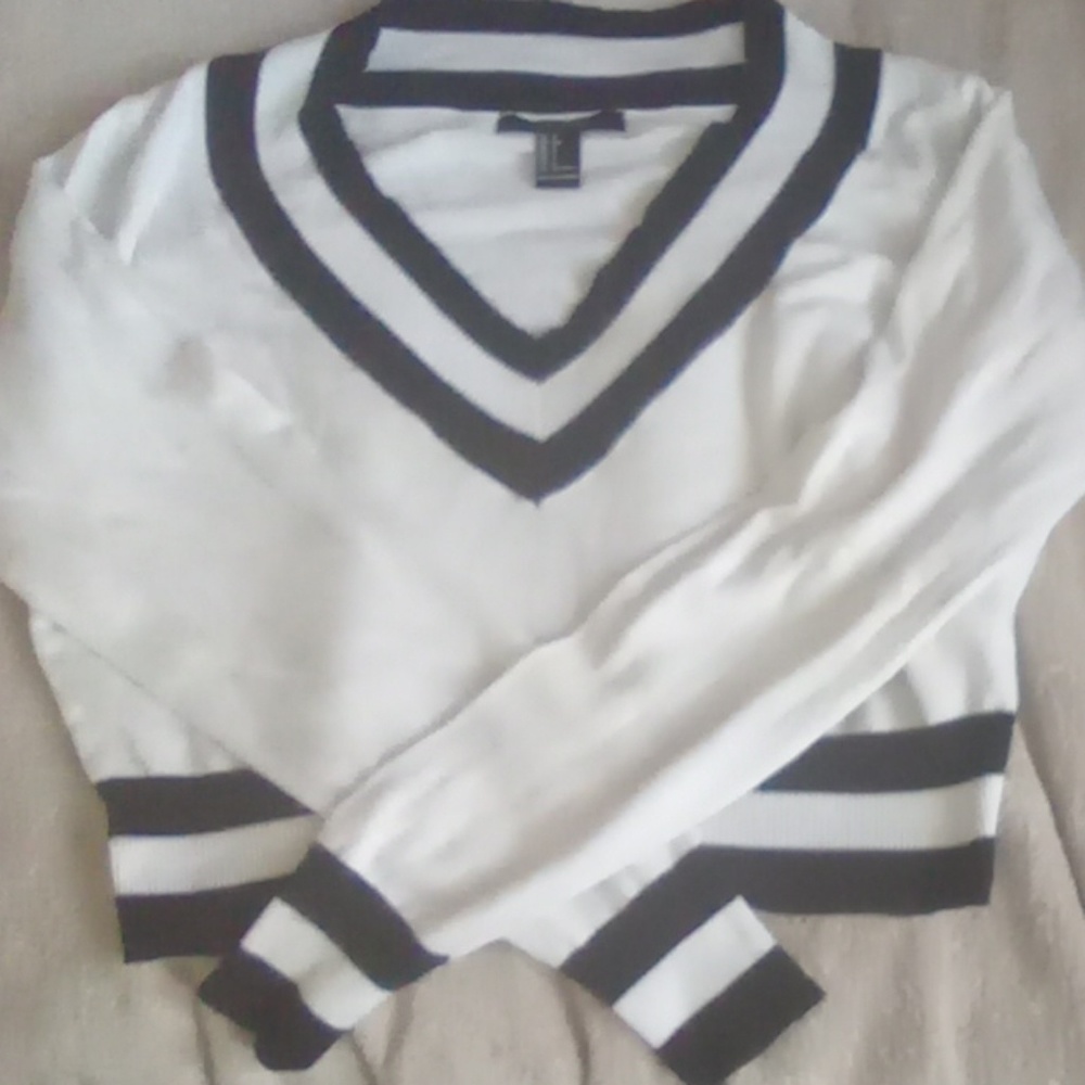 Forever 21 long black an white crop sweater